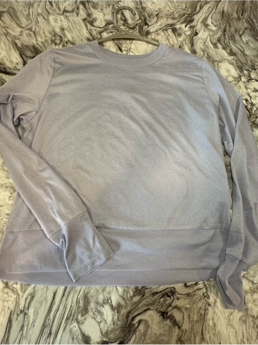 Vuori Women’s lilac crewneck shirt